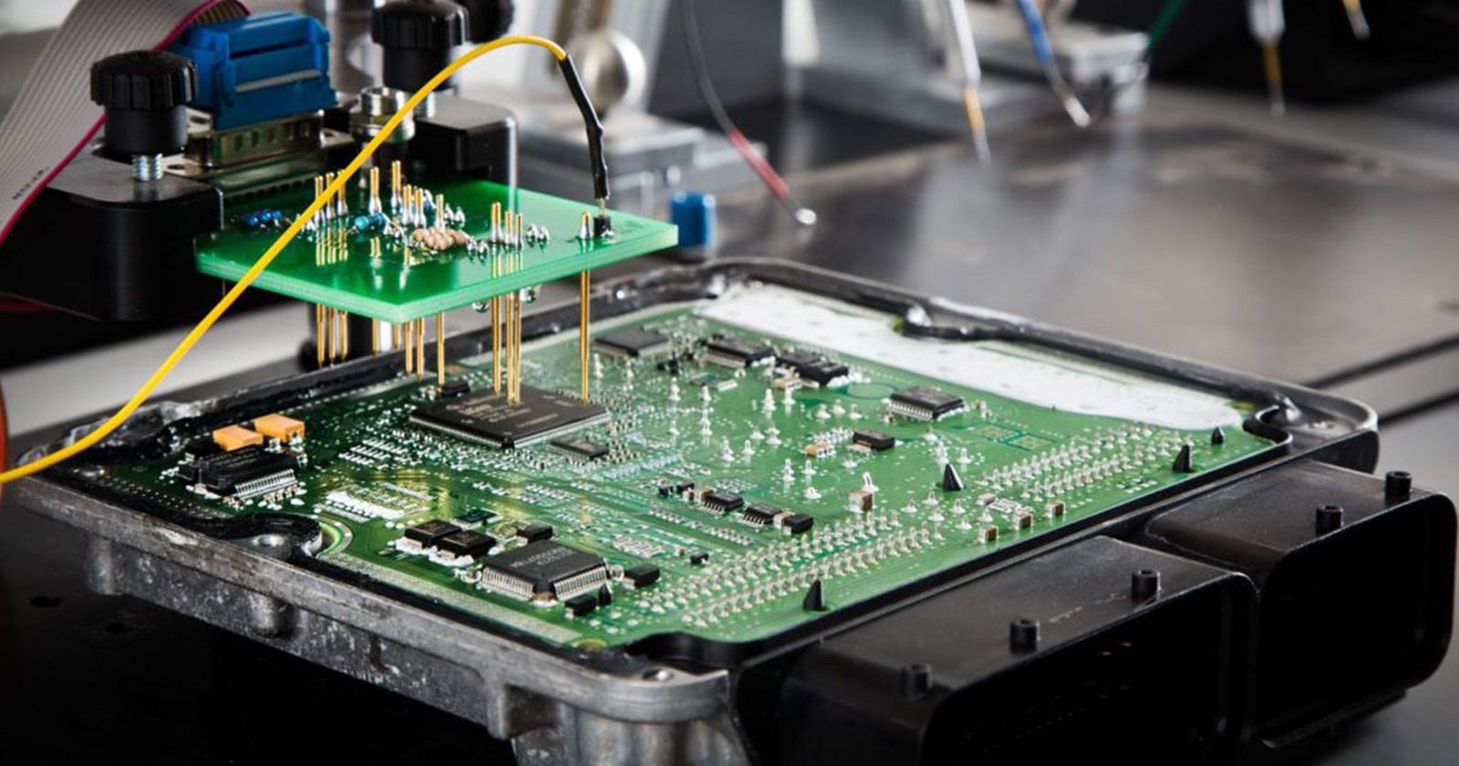Reprogrammation calculateur moteur : Expertise technique et outils de pointe